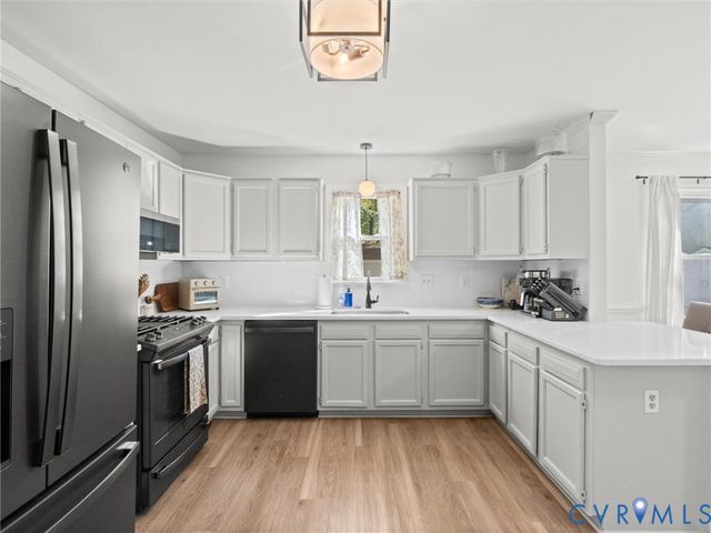 4001 Kings Gate Rd, Chester, VA 23831