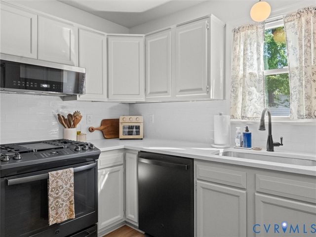 4001 Kings Gate Rd, Chester, VA 23831