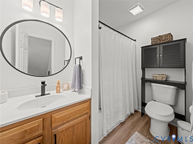 4001 Kings Gate Rd, Chester, VA 23831