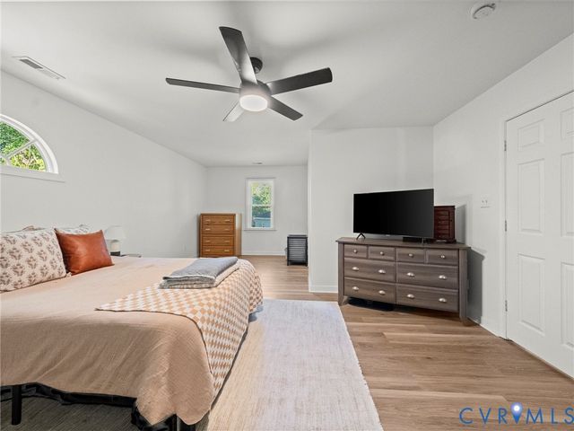 4001 Kings Gate Rd, Chester, VA 23831