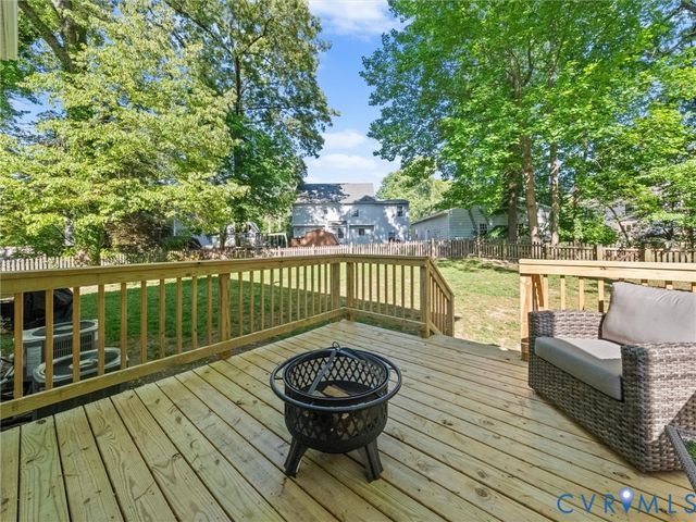 4001 Kings Gate Rd, Chester, VA 23831