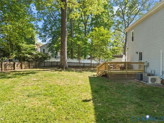 4001 Kings Gate Rd, Chester, VA 23831