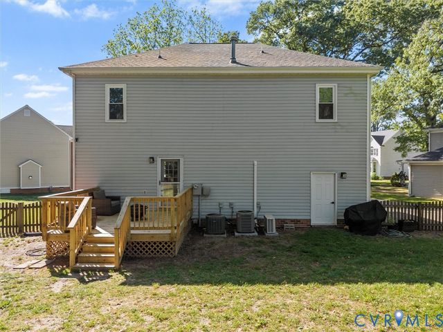 4001 Kings Gate Rd, Chester, VA 23831