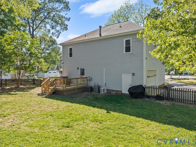 4001 Kings Gate Rd, Chester, VA 23831