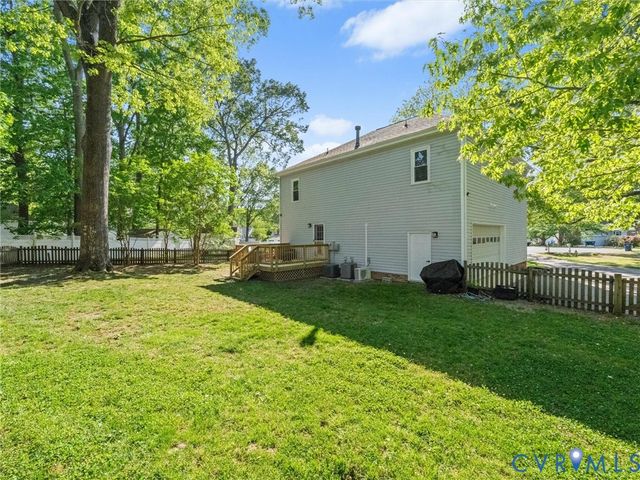 4001 Kings Gate Rd, Chester, VA 23831