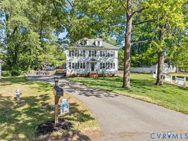 4001 Kings Gate Rd, Chester, VA 23831