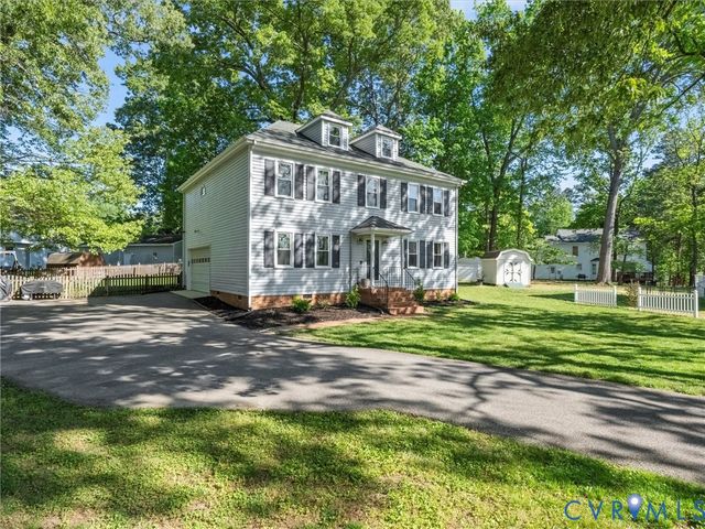 4001 Kings Gate Rd, Chester, VA 23831
