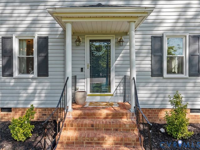 4001 Kings Gate Rd, Chester, VA 23831