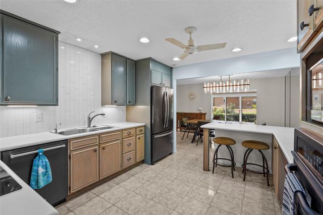 5524 PALM AIRE DRIVE 5524, Sarasota, FL 34243