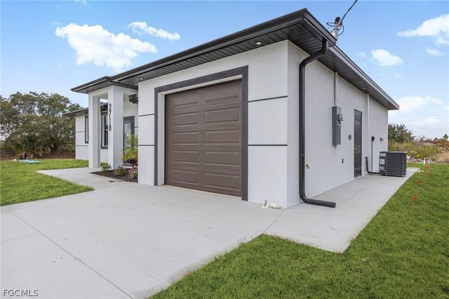 2718 67th ST W, Lehigh Acres, FL 33971