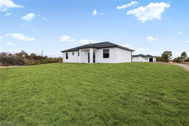 2718 67th ST W, Lehigh Acres, FL 33971