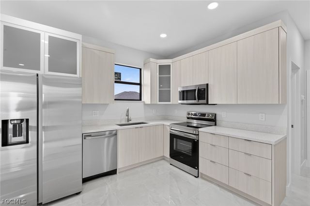 2718 67th ST W, Lehigh Acres, FL 33971