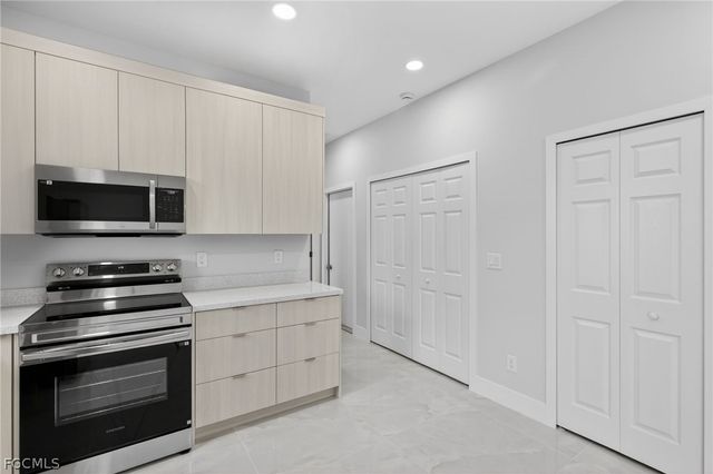 2718 67th ST W, Lehigh Acres, FL 33971