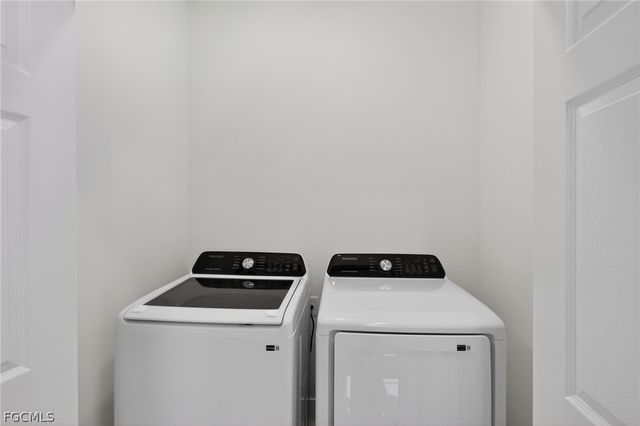 2718 67th ST W, Lehigh Acres, FL 33971