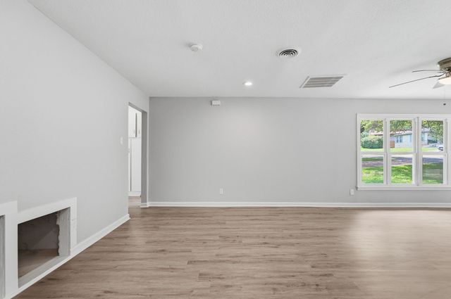 3804 Cornish Avenue, Fort Worth, TX 76133