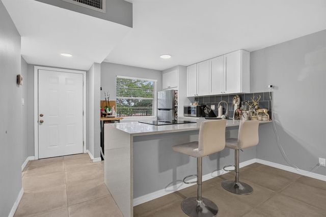3301 NW 47th Terrace 308, Lauderdale Lakes, FL 33319