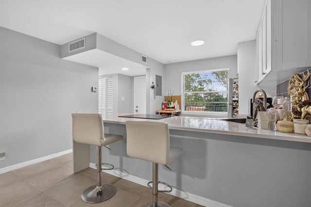 3301 NW 47th Terrace 308, Lauderdale Lakes, FL 33319