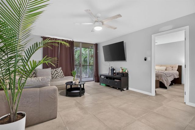 3301 NW 47th Terrace 308, Lauderdale Lakes, FL 33319