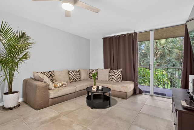 3301 NW 47th Terrace 308, Lauderdale Lakes, FL 33319