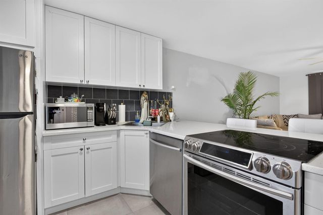 3301 NW 47th Terrace 308, Lauderdale Lakes, FL 33319
