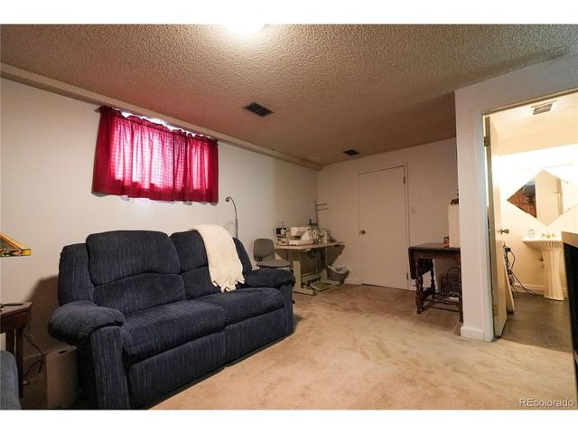 9155 E Oxford Dr, Denver, CO 80237