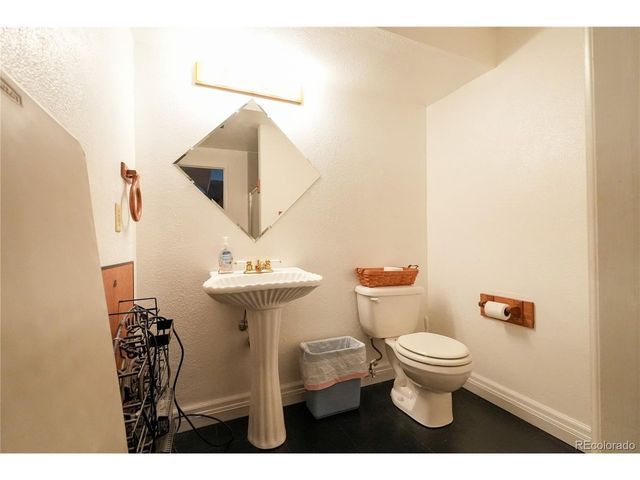 9155 E Oxford Dr, Denver, CO 80237