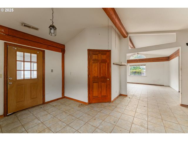 3248 Ne JOHNSON St, Roseburg, OR 97470