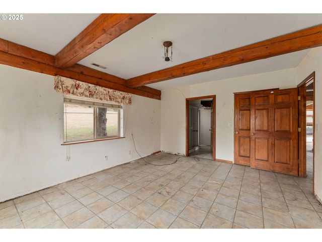 3248 Ne JOHNSON St, Roseburg, OR 97470