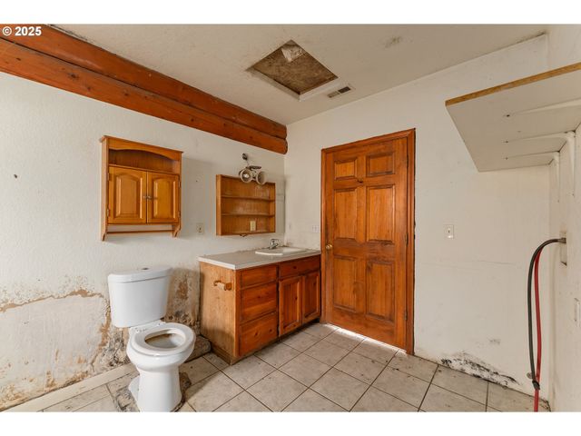 3248 Ne JOHNSON St, Roseburg, OR 97470