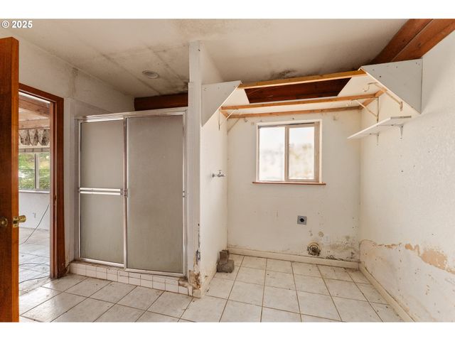 3248 Ne JOHNSON St, Roseburg, OR 97470