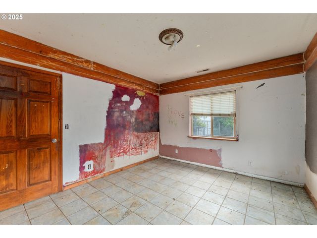 3248 Ne JOHNSON St, Roseburg, OR 97470