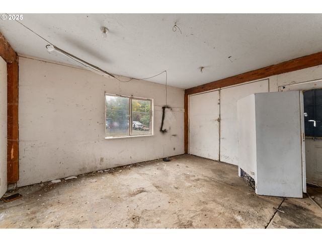 3248 Ne JOHNSON St, Roseburg, OR 97470