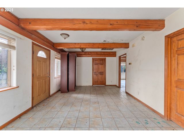 3248 Ne JOHNSON St, Roseburg, OR 97470