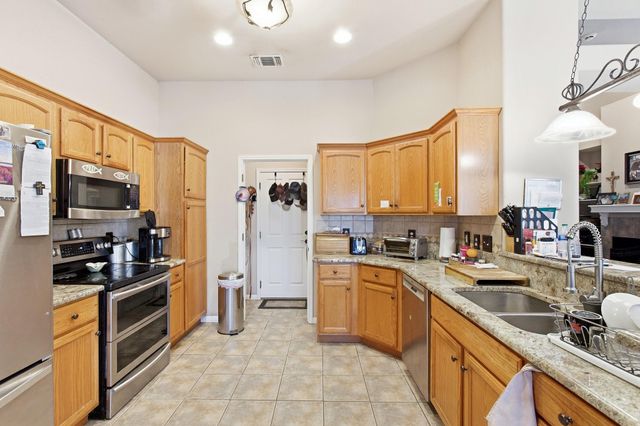 51 Long Bow LN, Wimberley, TX 78676