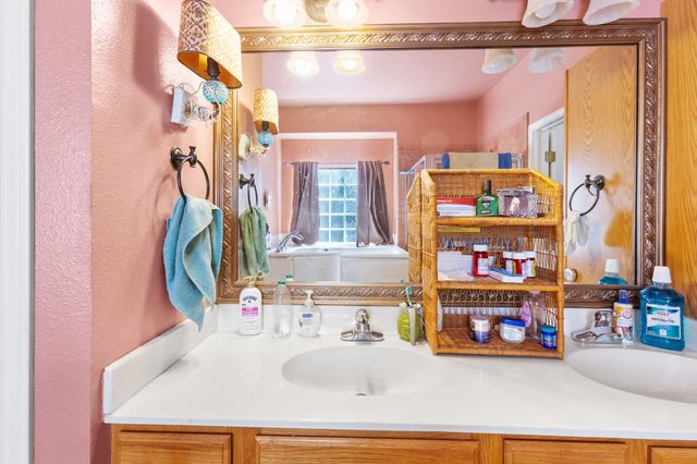 51 Long Bow LN, Wimberley, TX 78676