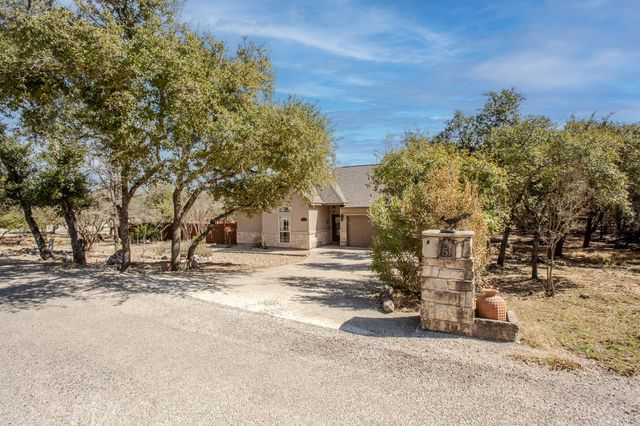 51 Long Bow LN, Wimberley, TX 78676