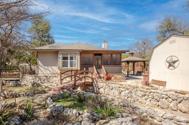 51 Long Bow LN, Wimberley, TX 78676