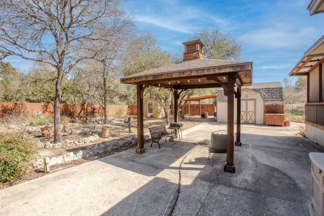 51 Long Bow LN, Wimberley, TX 78676