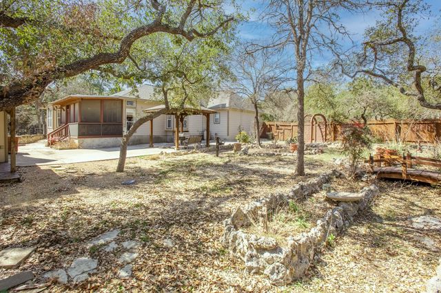 51 Long Bow LN, Wimberley, TX 78676