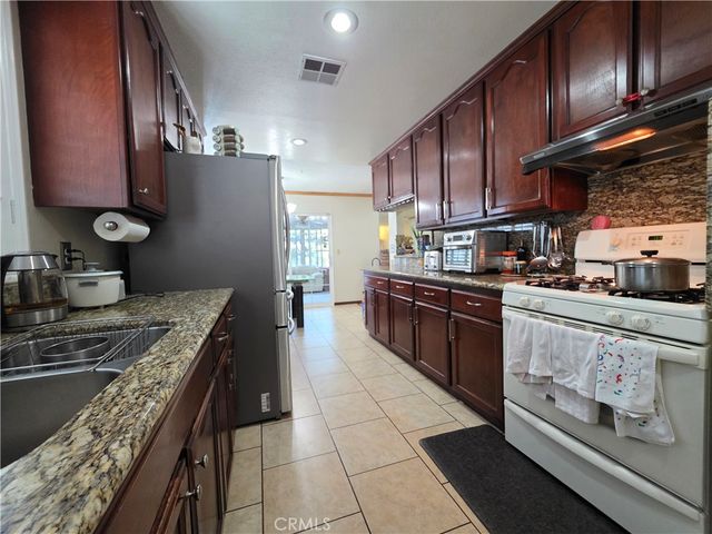 321 Johnston Street, Colton, CA 92324