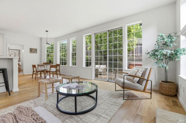 11 Red Oak Ct, Novato, CA 94949