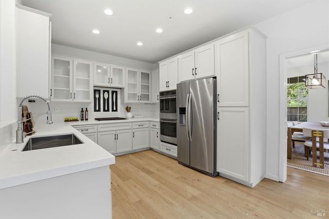 11 Red Oak Ct, Novato, CA 94949