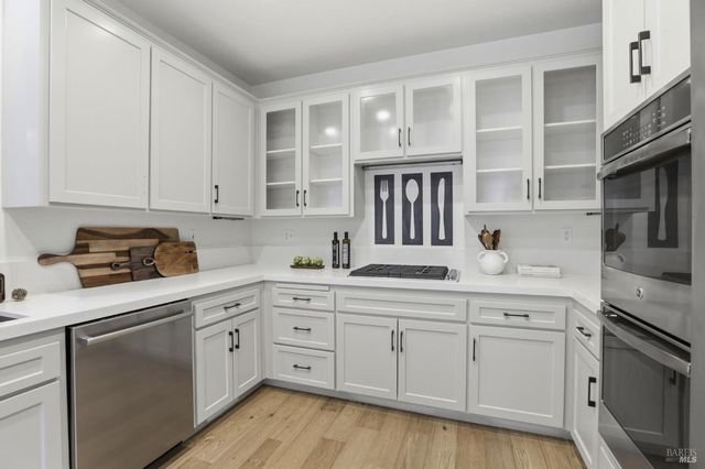 11 Red Oak Ct, Novato, CA 94949