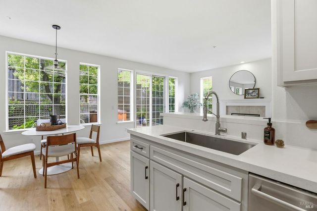 11 Red Oak Ct, Novato, CA 94949