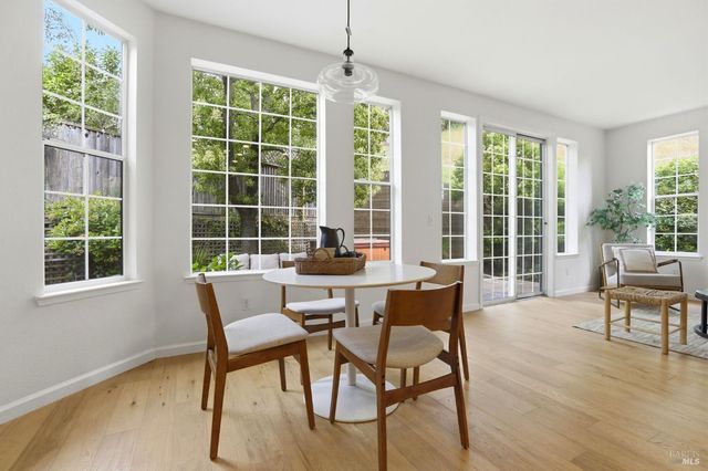 11 Red Oak Ct, Novato, CA 94949