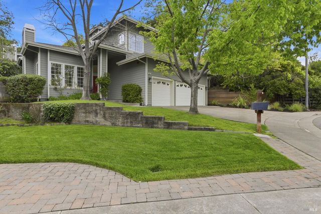 11 Red Oak Ct, Novato, CA 94949