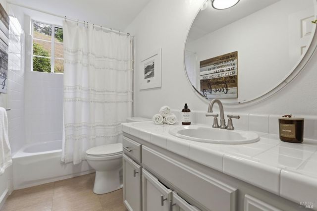 11 Red Oak Ct, Novato, CA 94949