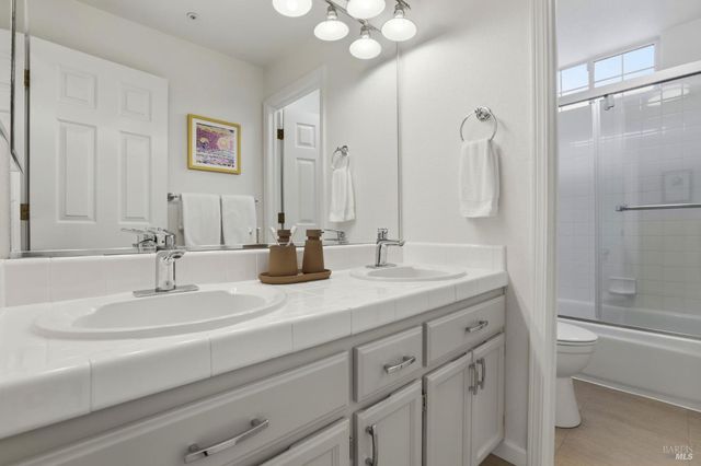 11 Red Oak Ct, Novato, CA 94949