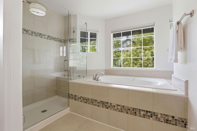 11 Red Oak Ct, Novato, CA 94949