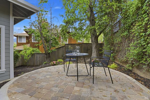 11 Red Oak Ct, Novato, CA 94949